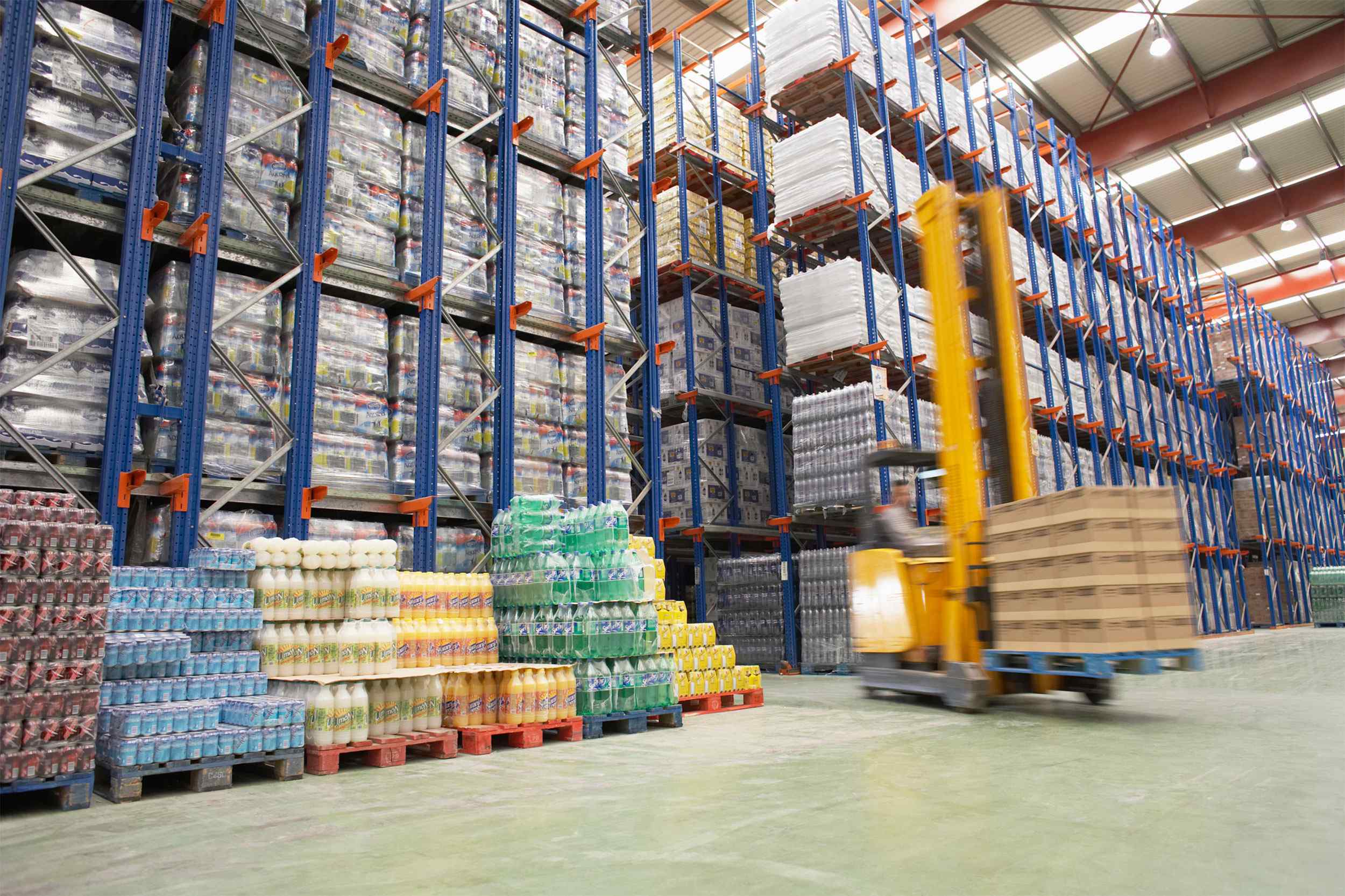 https://cargolviv.com/wp-content/uploads/2015/09/Warehouse-and-lifter1.jpg